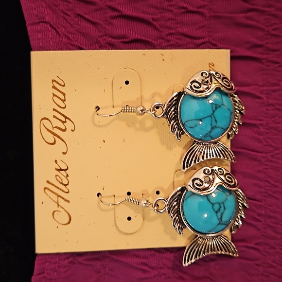 Turquoise & Silver colored Fish Necklace & Earrings - Alex Ryan, by CK Designs - Picture 7 of 7